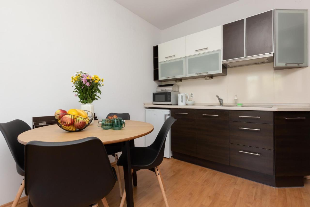Cozy Apartment With Balcony Warszawa By Noclegi Renters Esterno foto