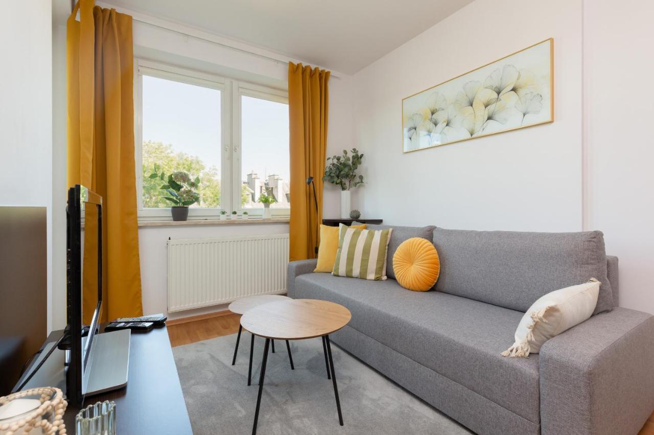 Cozy Apartment With Balcony Warszawa By Noclegi Renters Esterno foto