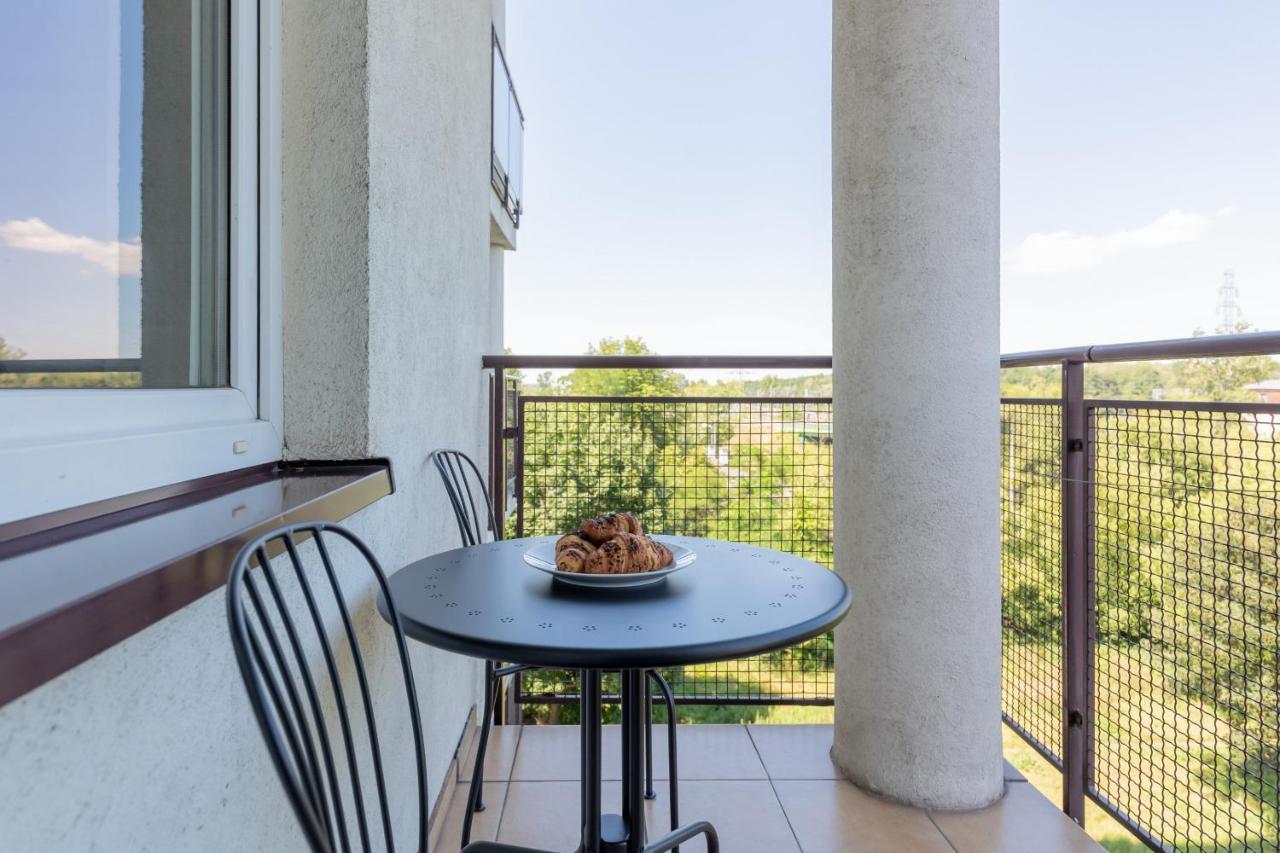 Cozy Apartment With Balcony Warszawa By Noclegi Renters Esterno foto