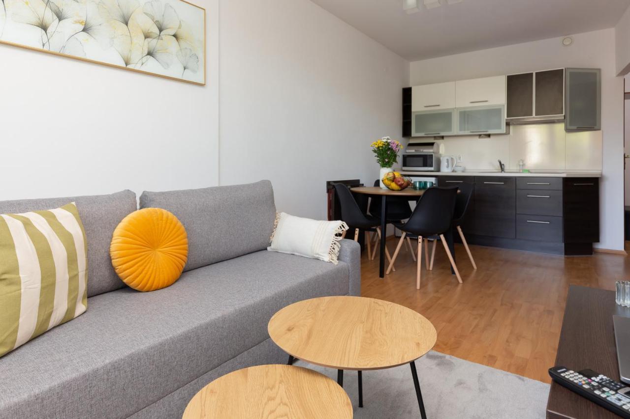 Cozy Apartment With Balcony Warszawa By Noclegi Renters Esterno foto