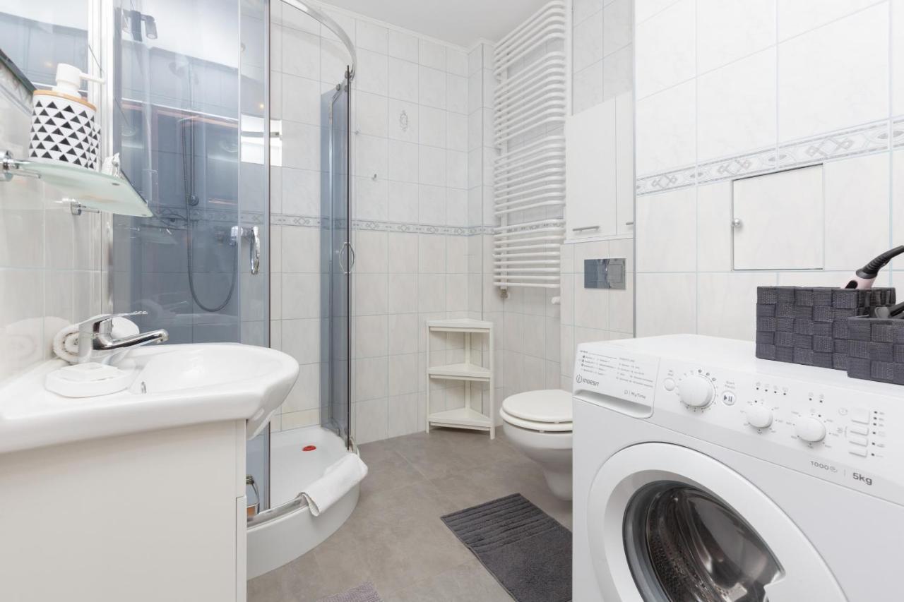 Cozy Apartment With Balcony Warszawa By Noclegi Renters Esterno foto