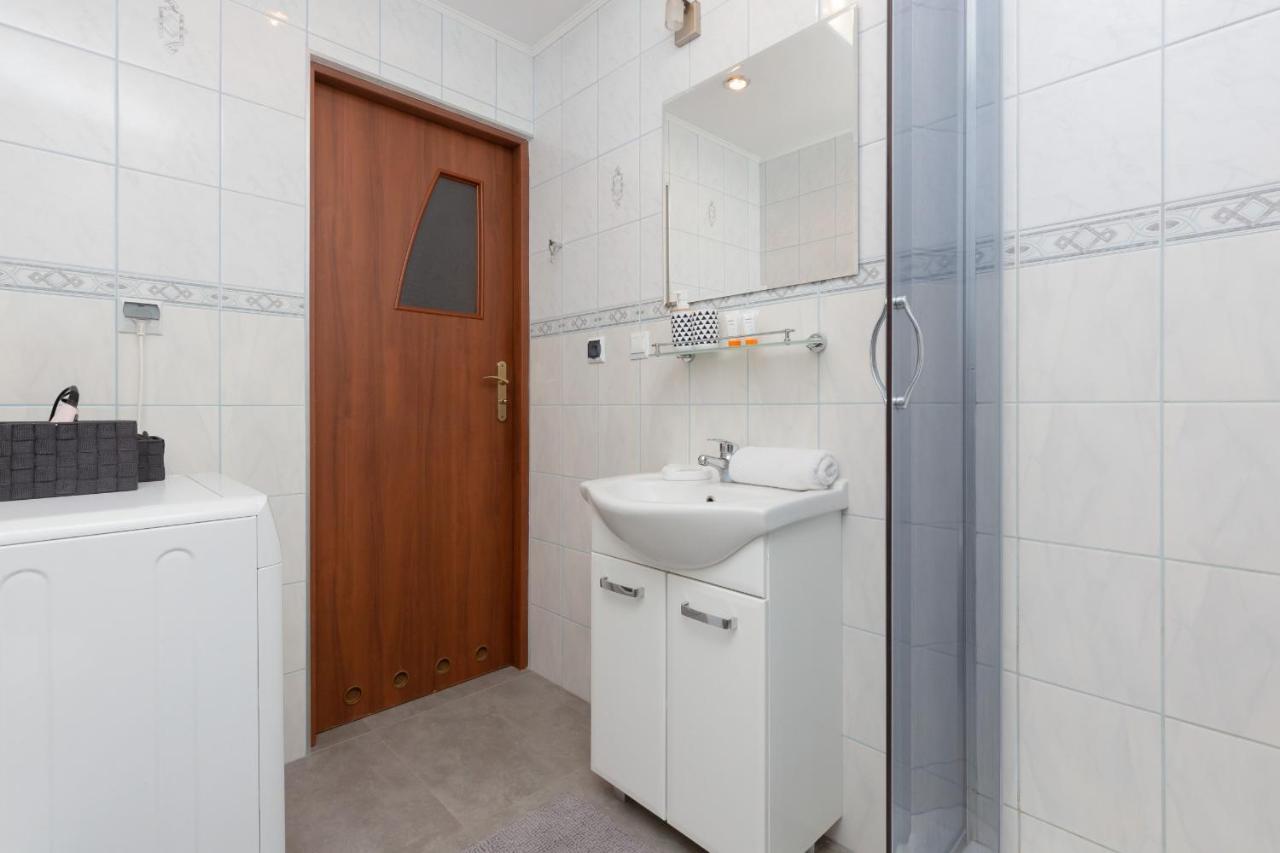 Cozy Apartment With Balcony Warszawa By Noclegi Renters Esterno foto